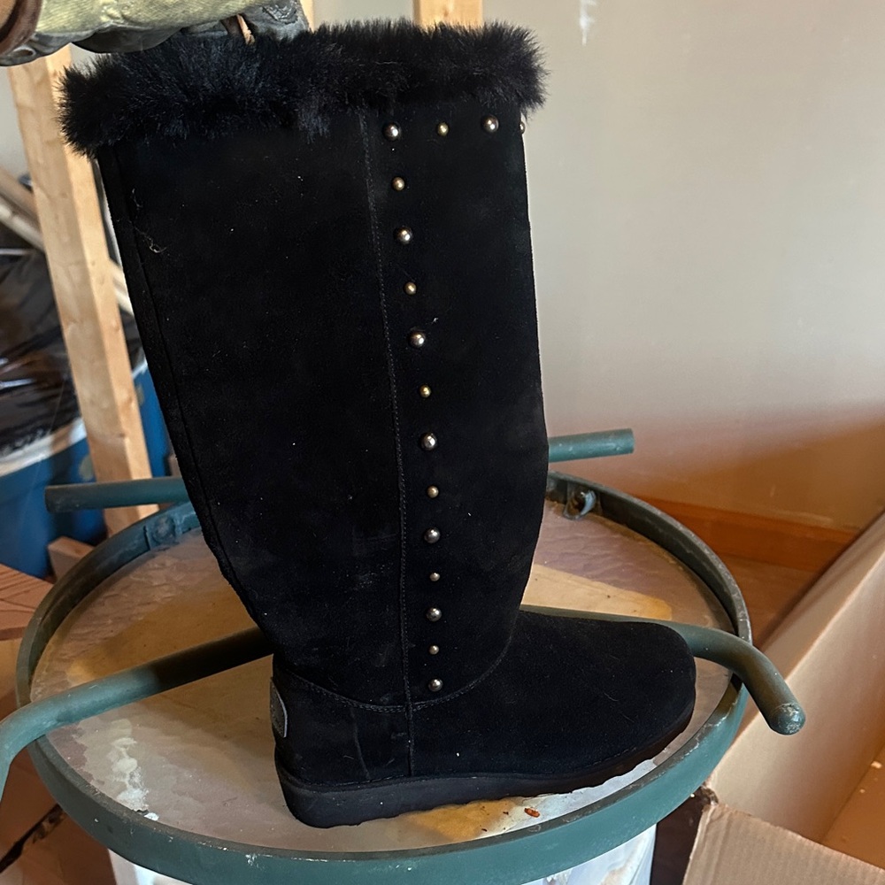 BearPaw Black Fur-Trimmed Winter Boots